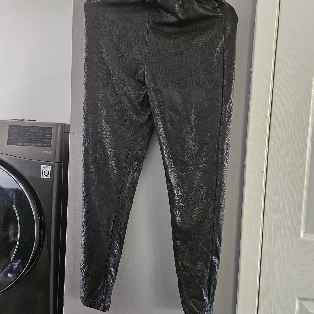 Black Lace Pattern Faux Leathed Leggings